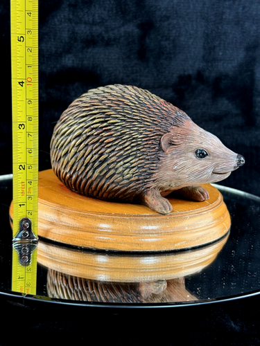 Hand‑Painted Hedgehog on Wooden Plinth – Wildlife Resin? Figure / Ornament Gift1