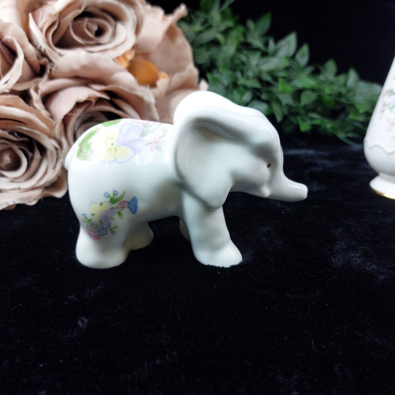 Wild Aynsley Tudor porcelain Elephant Figurine Vase & Trinket Dish Set of 31
