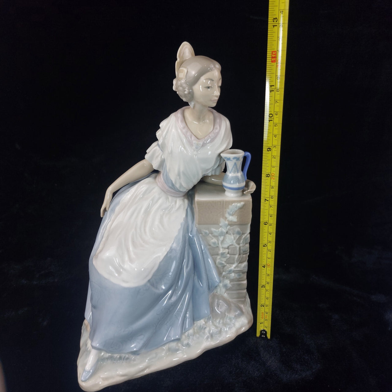 NAO Spain Good Figurine Lady Elegant with Jug Pastel Glazed Porcelain 12.5"9