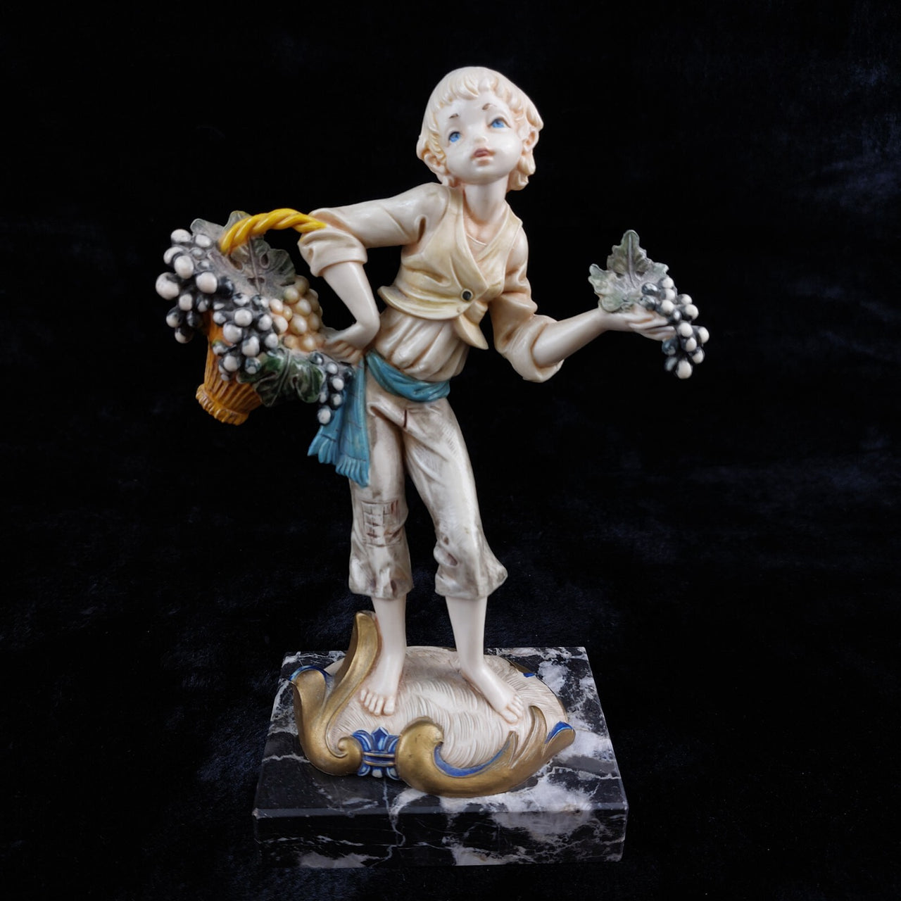 Fontanini Depose Simonetti Boy Figurine with Grapes 1980's Made in Italy decor.0