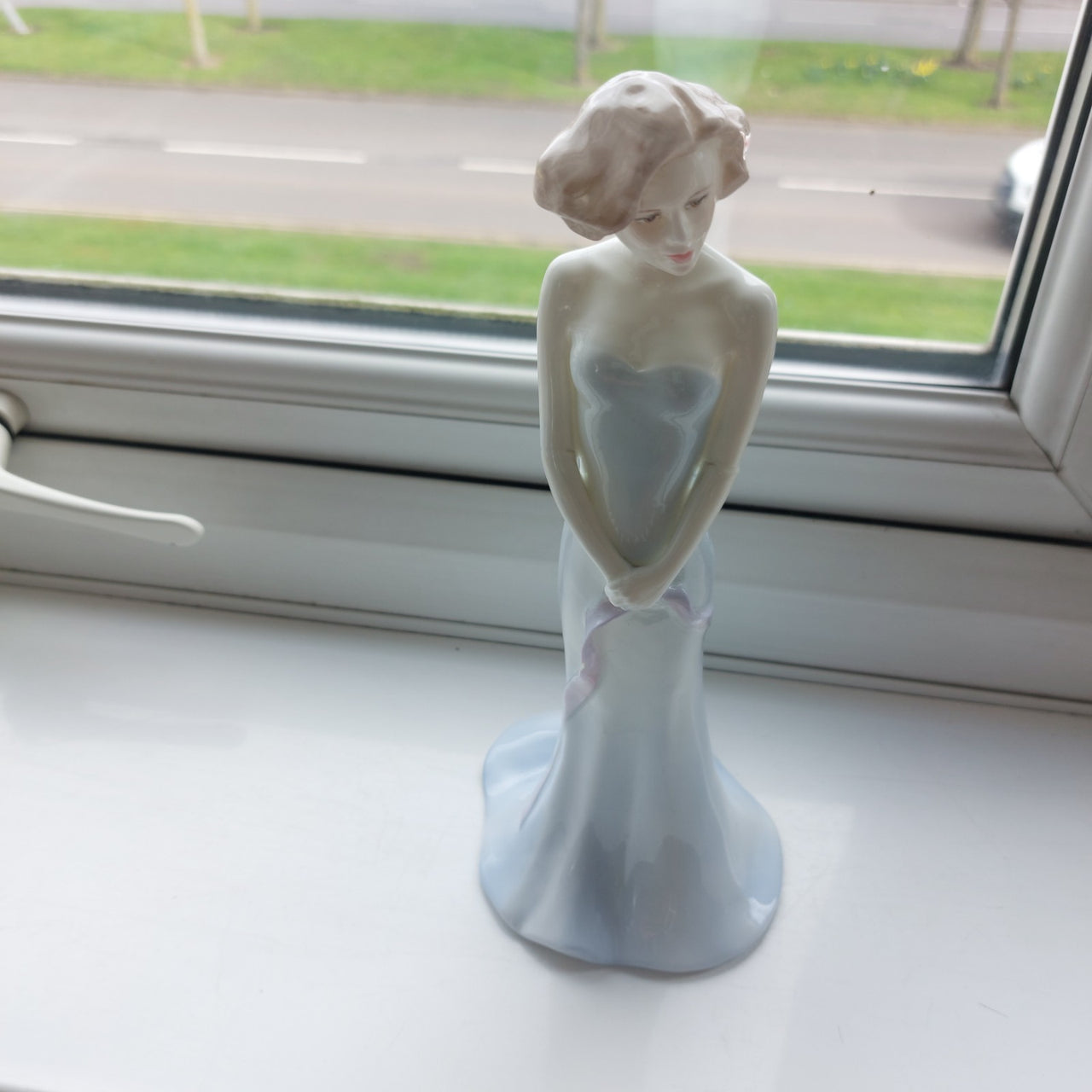 Coalport Silhouettes Susannah Figurine    – Small Chip  on skirt 199313