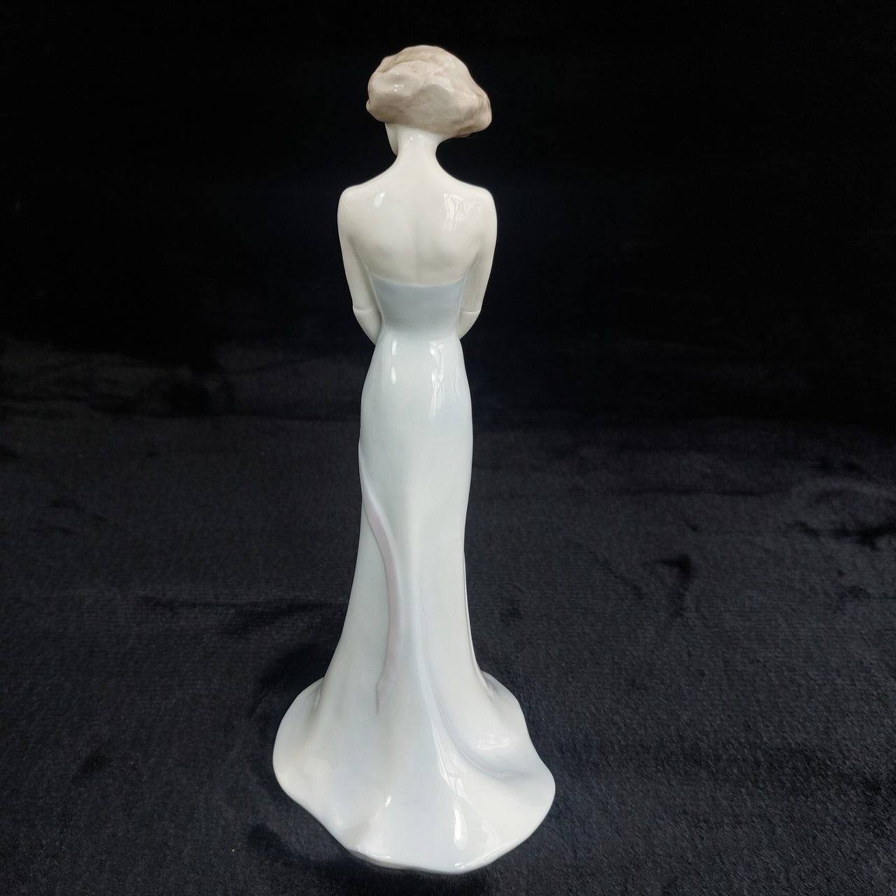 Coalport Silhouettes Susannah Figurine    – Small Chip  on skirt 19937