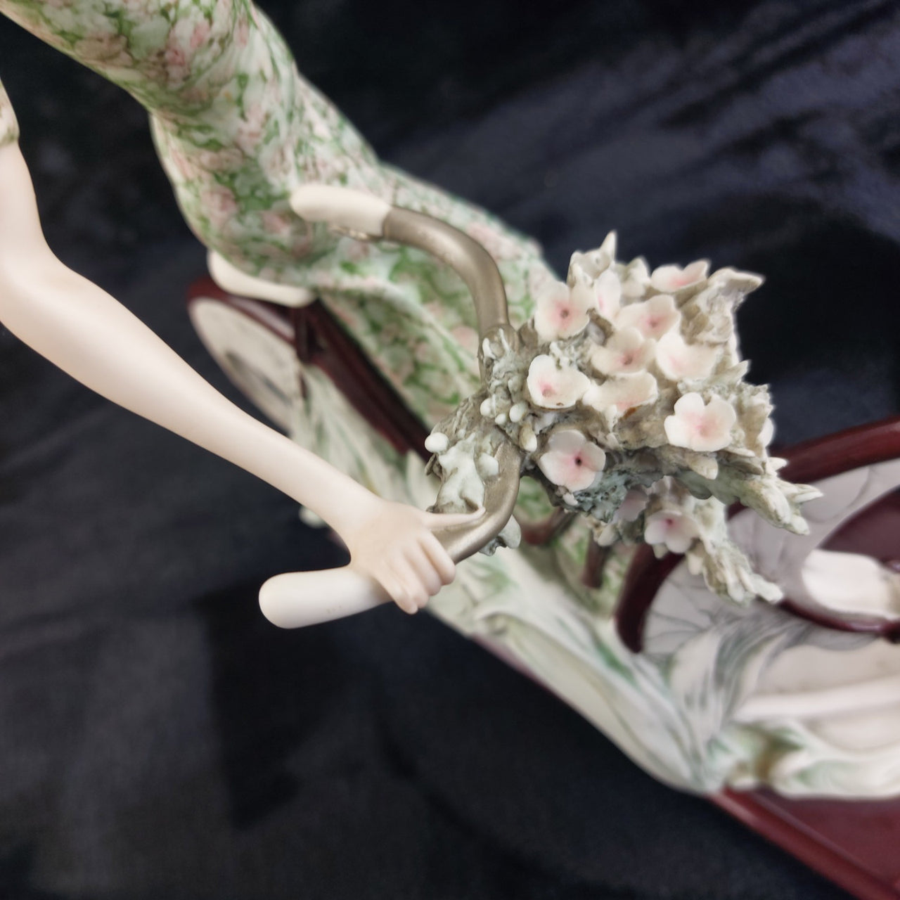 Giuseppe Armani Florence “Bicycle  Spring” Rare lady Figurine 0539C Porcelain.17