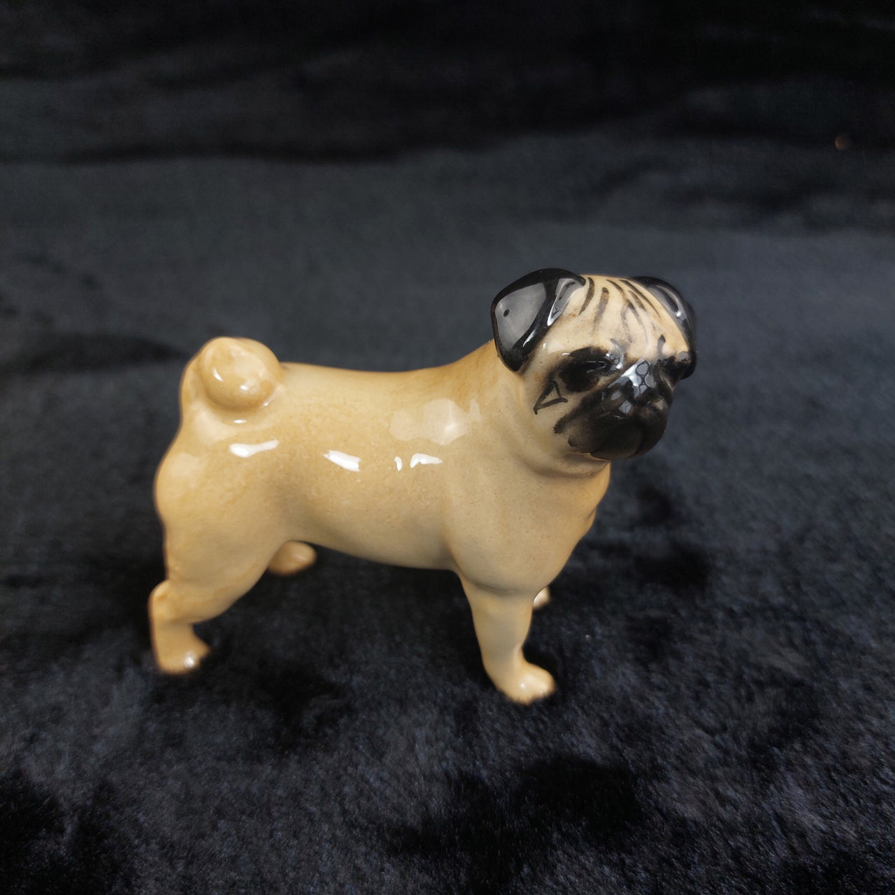 Beswick England Pug Dog Figurine  3" Tall  Good Glazed Porcelain 75g Collectible3