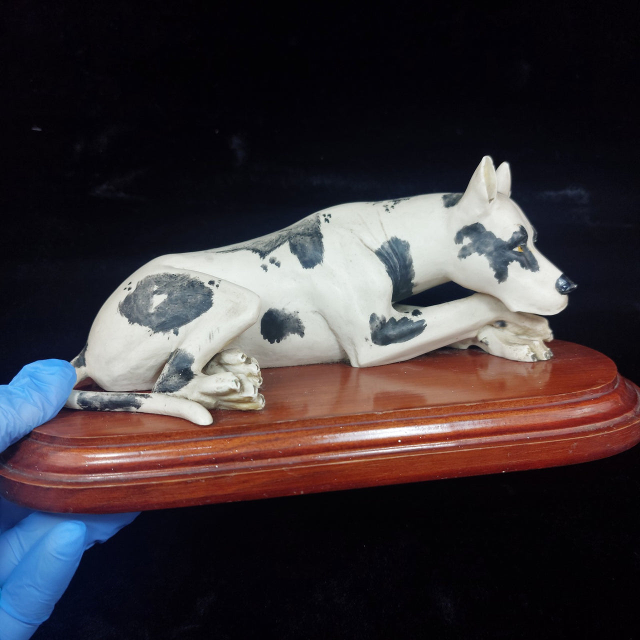 RARE Vintage White & Black Ceramic Figurine Dog   Husky Shepherd on Wooden Base21