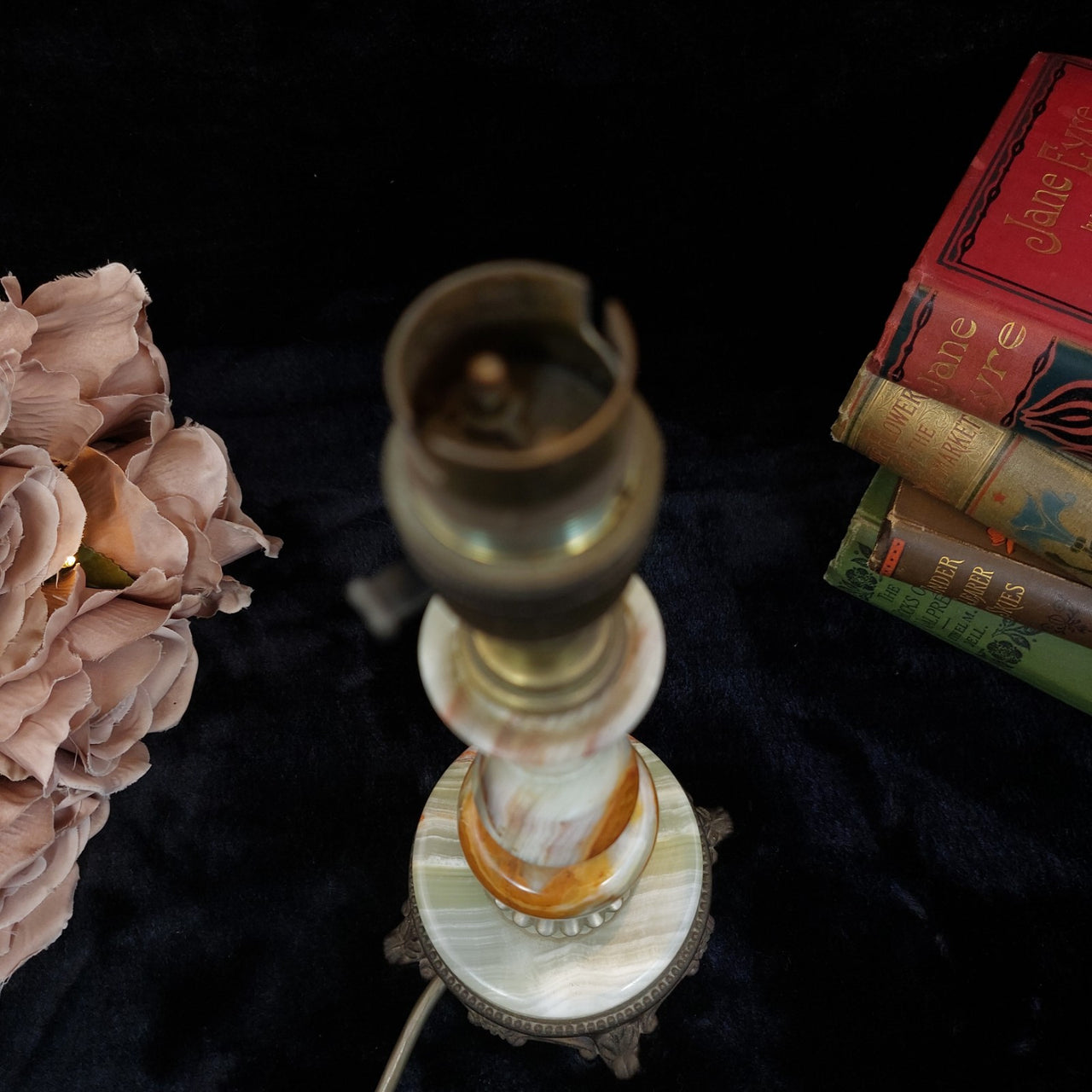 Vintage Onyx & Brass Table Lamp with Ornate Claw Foot Base Working Condition5