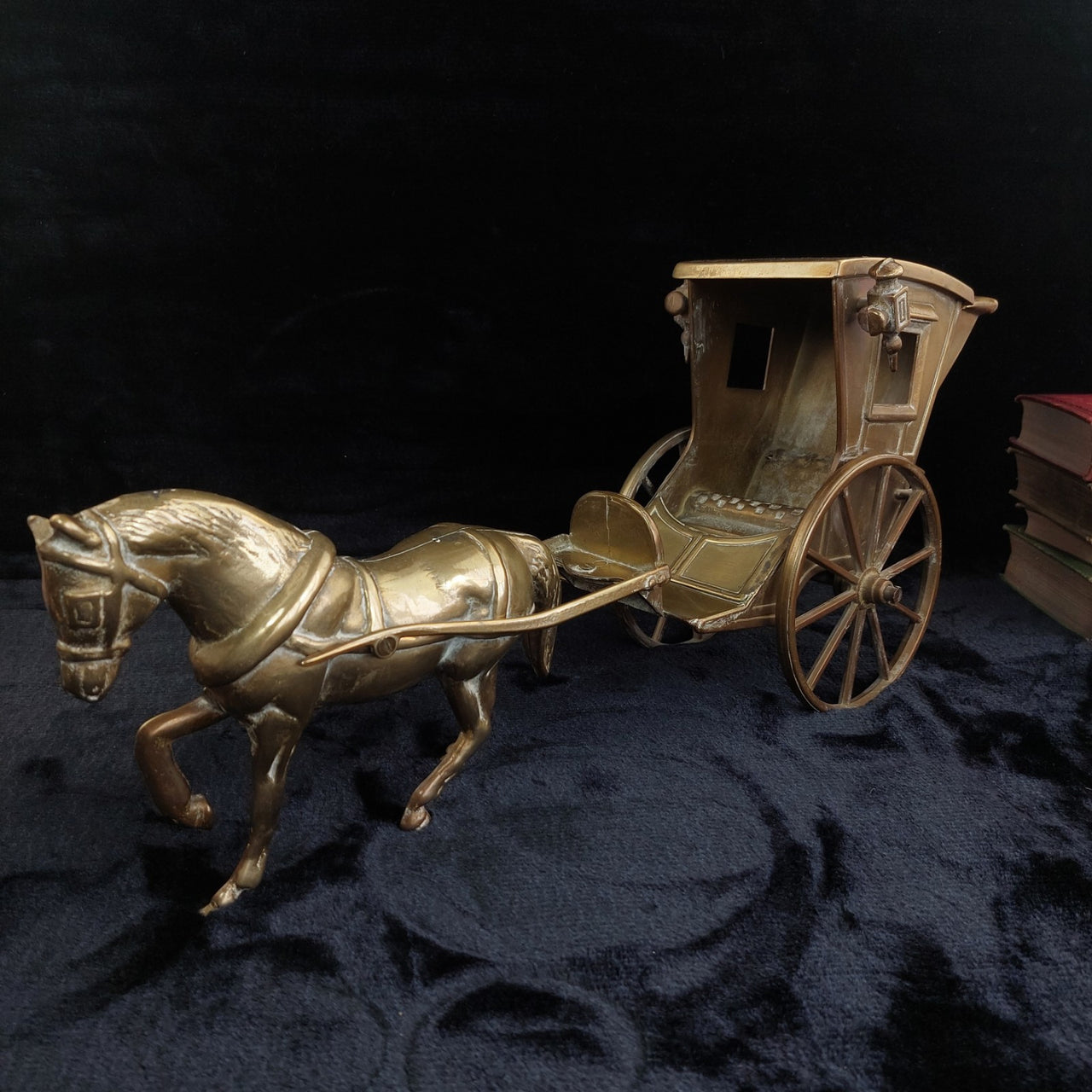 A large antique brass, Big horse with cab. 4.5 Kg Nicely sculpted and cast. gift4