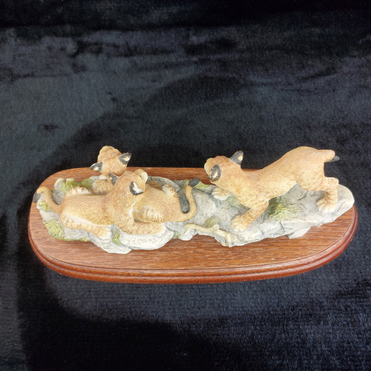 Border Arts Fine 1999 Lion Cubs Figurine BFA Scotland Hand Painted (Broken Ear).3