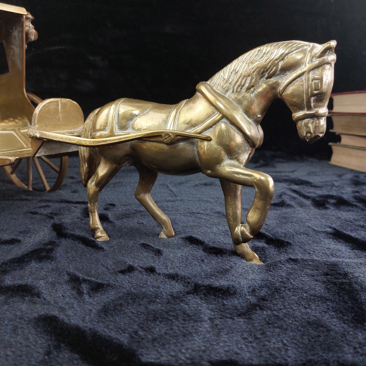 A large antique brass, Big horse with cab. 4.5 Kg Nicely sculpted and cast. gift15