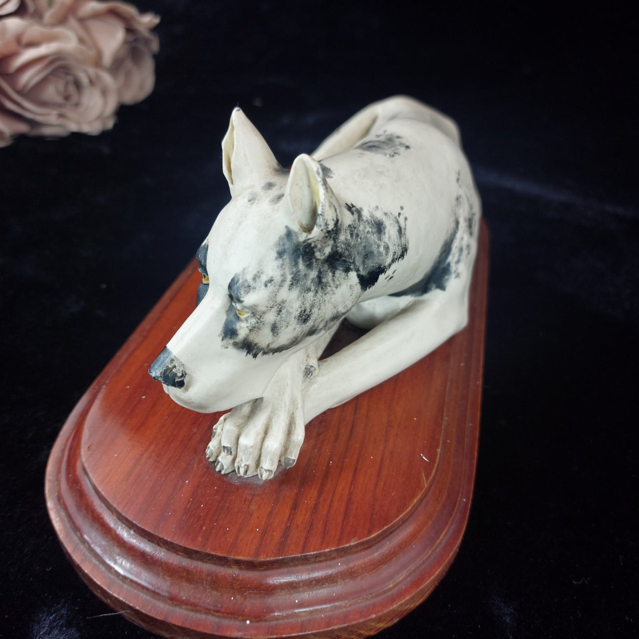 RARE Vintage White & Black Ceramic Figurine Dog   Husky Shepherd on Wooden Base9