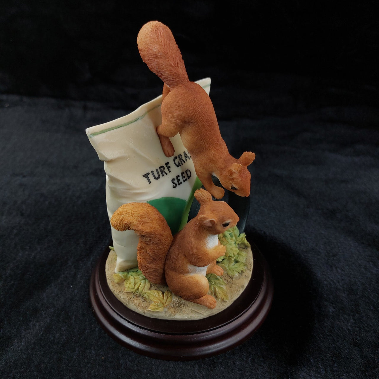 Border Arts Fine Good Squirrels in Garden 2014 Figurine A26260 Mammals Decor.9