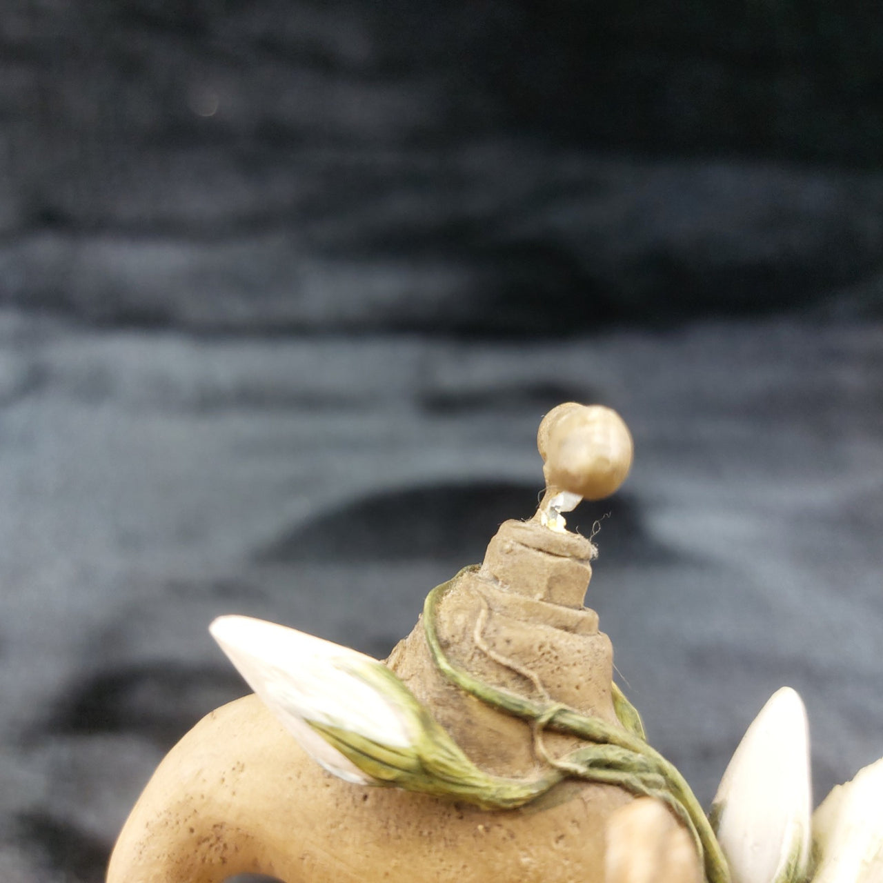 Border Arts Fine Wren On Garden Tap Hand Painted Bird Figurine see the pics.11