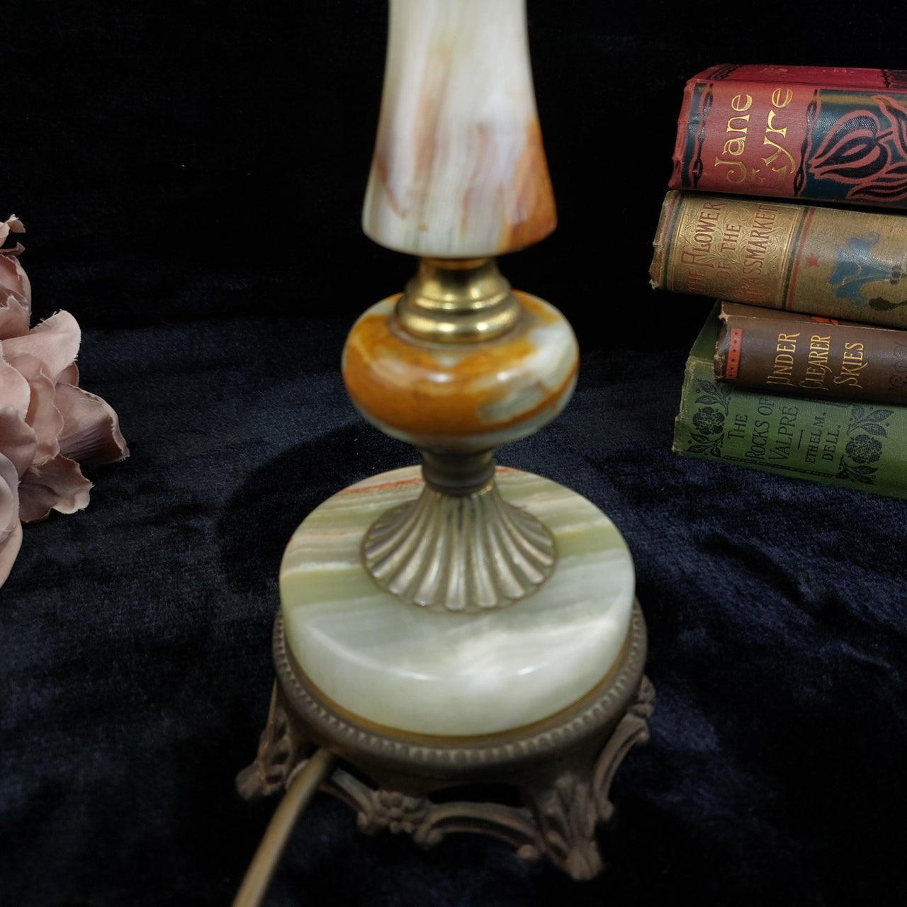 Vintage Onyx & Brass Table Lamp with Ornate Claw Foot Base Working Condition3