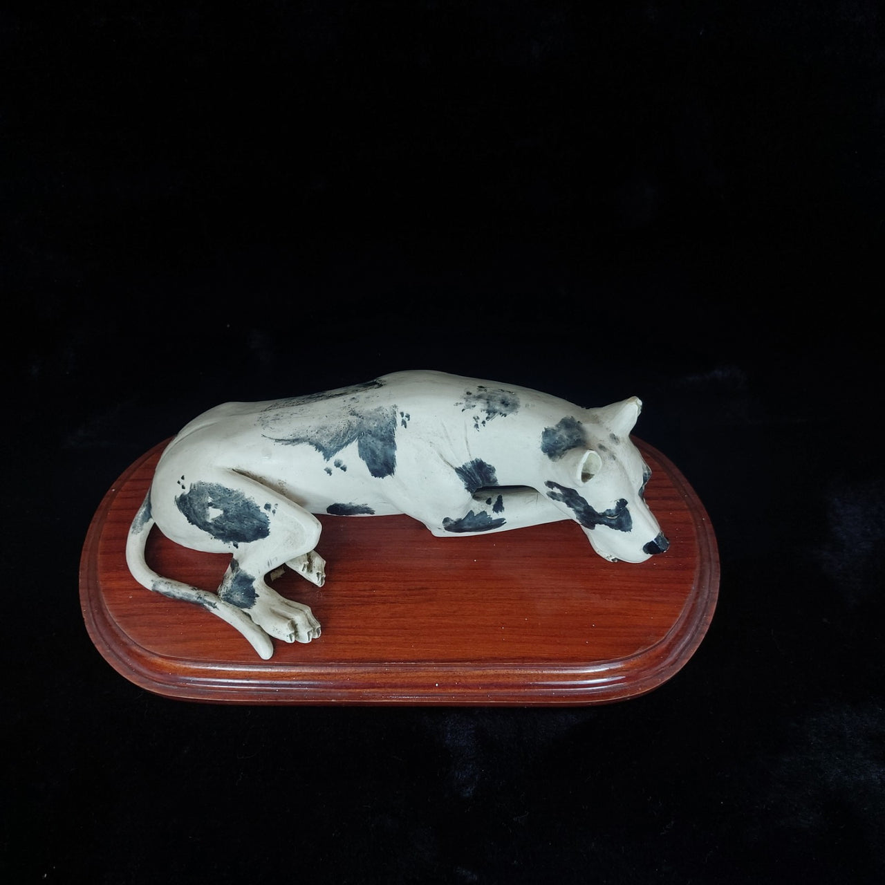 RARE Vintage White & Black Ceramic Figurine Dog   Husky Shepherd on Wooden Base3