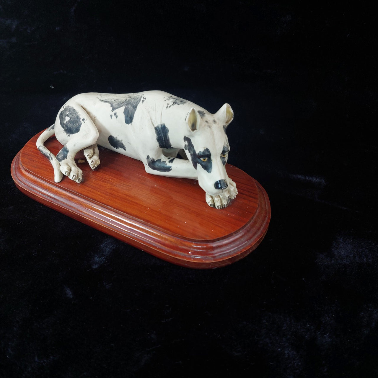 RARE Vintage White & Black Ceramic Figurine Dog   Husky Shepherd on Wooden Base4