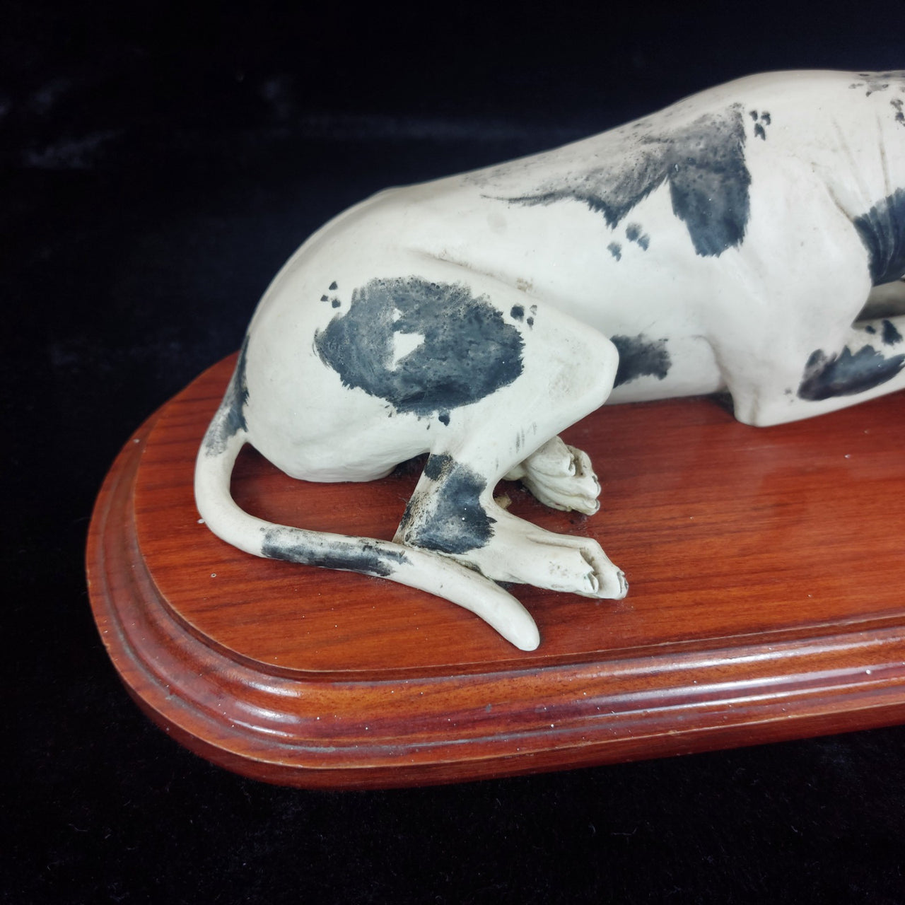 RARE Vintage White & Black Ceramic Figurine Dog   Husky Shepherd on Wooden Base11