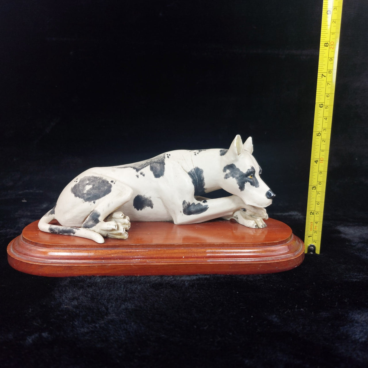 RARE Vintage White & Black Ceramic Figurine Dog   Husky Shepherd on Wooden Base15