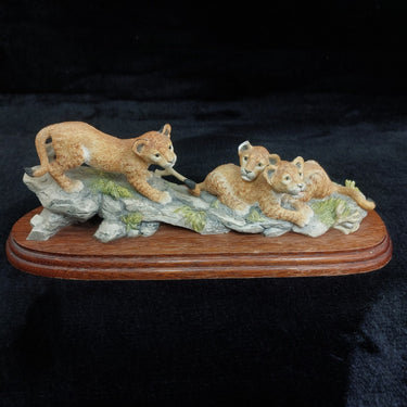 Border Fine Arts 1999 Lion Cubs Figurine – BFA Scotland , One Ear Is Broken0