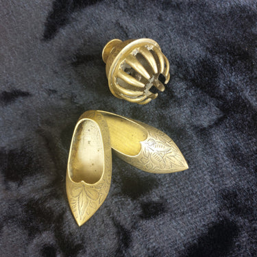 Vintage Brass Shoe Figurines & Bell   168 grams – Decorative Set Ornaments 1