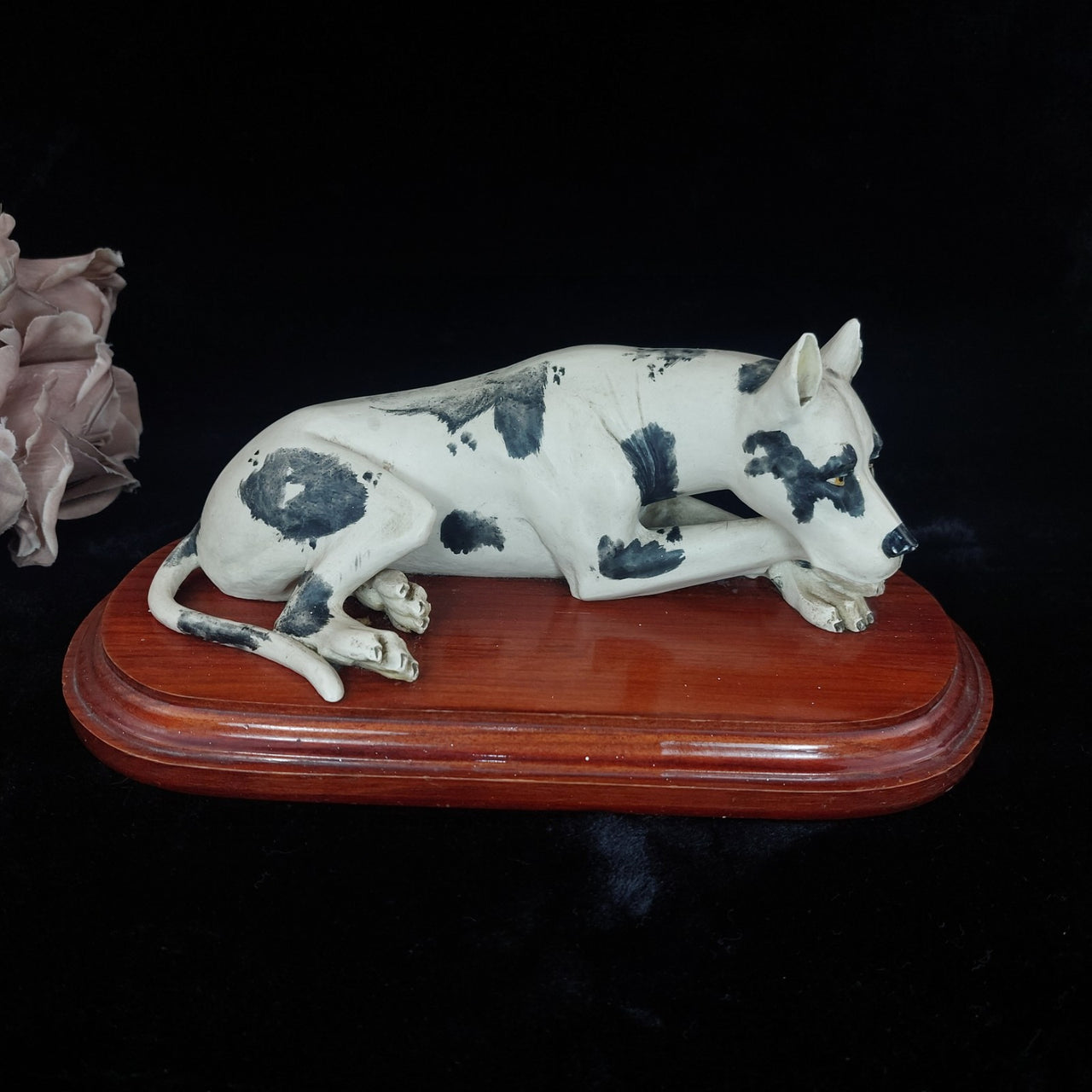 RARE Vintage White & Black Ceramic Figurine Dog   Husky Shepherd on Wooden Base2
