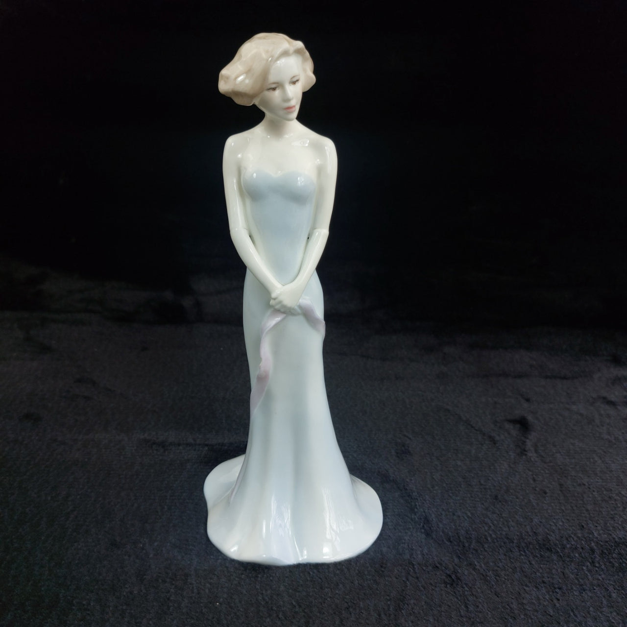 Coalport Silhouettes Susannah Figurine    – Small Chip  on skirt 19930
