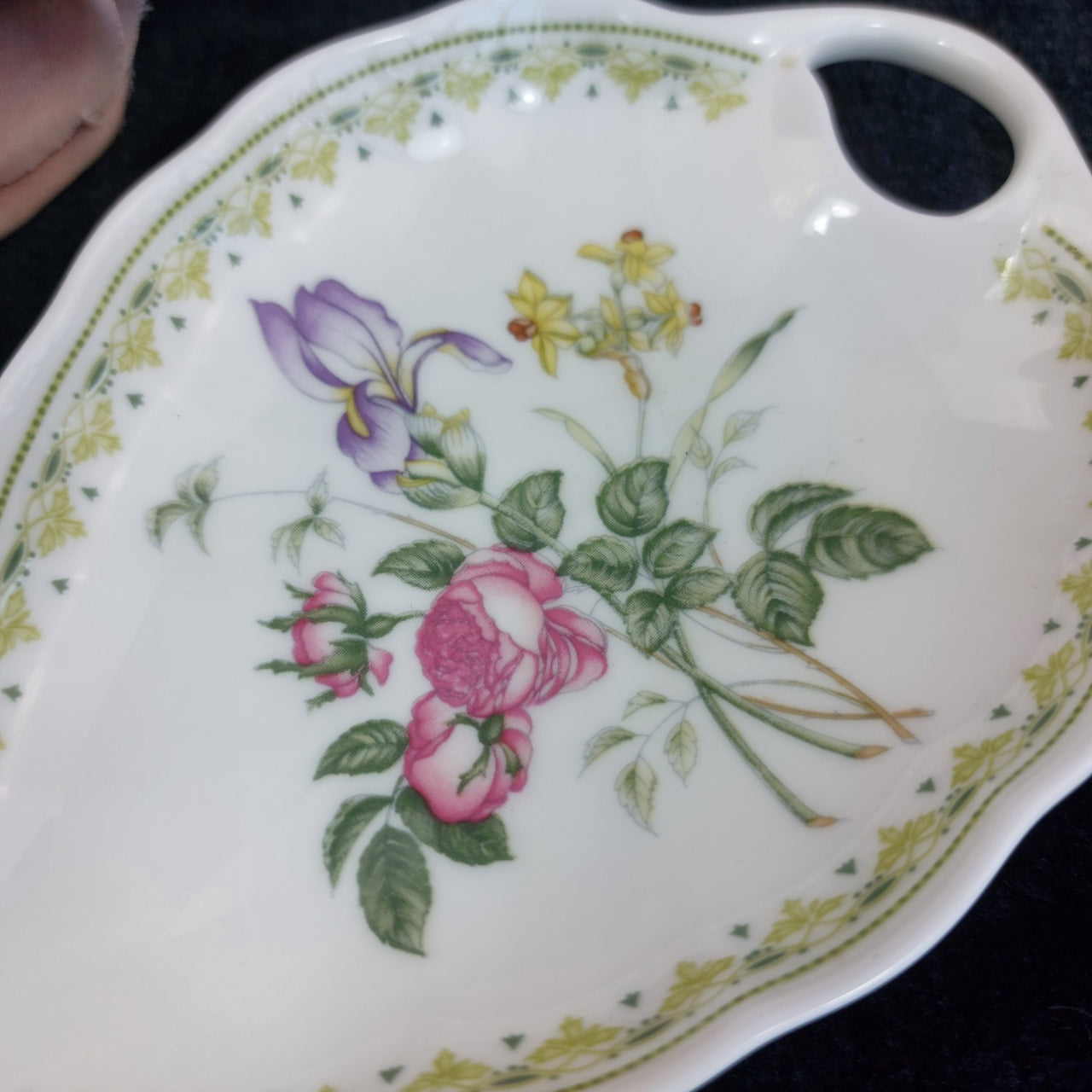 Vintage Royal Doulton Camilla Fine Bone China Leaf Trinket Dish 1990 England2