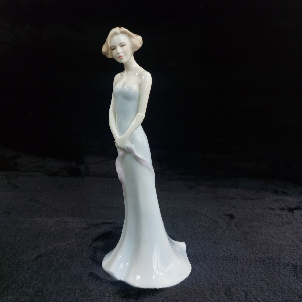 Coalport Silhouettes Susannah Figurine    – Small Chip  on skirt 19938