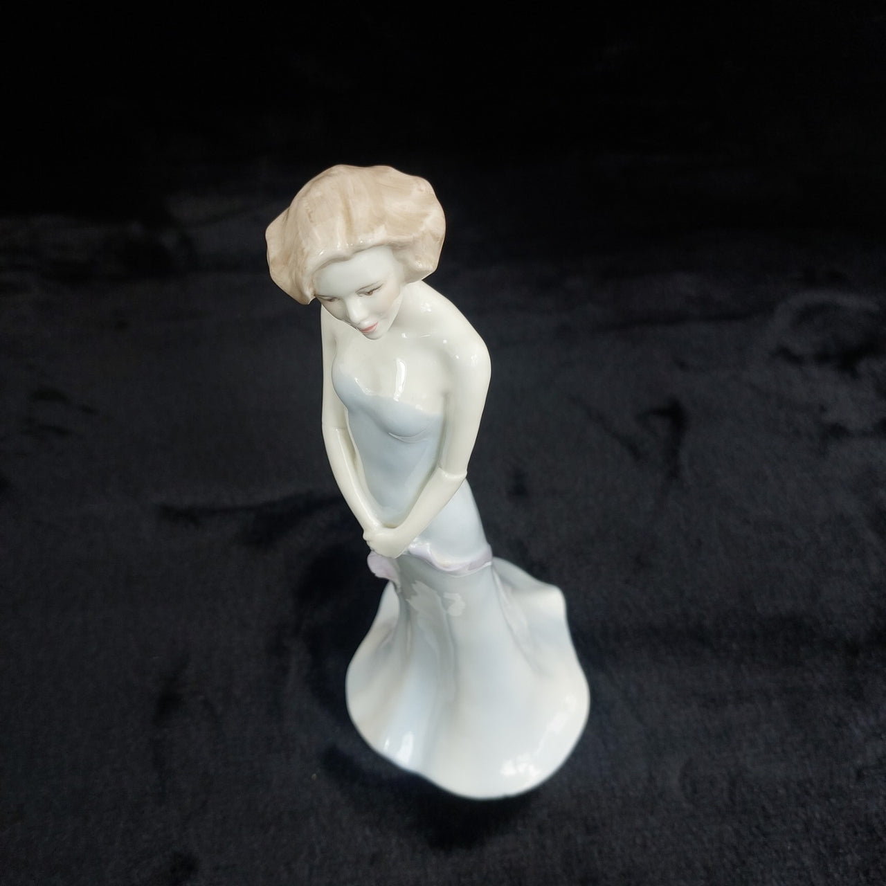 Coalport Silhouettes Susannah Figurine    – Small Chip  on skirt 19939