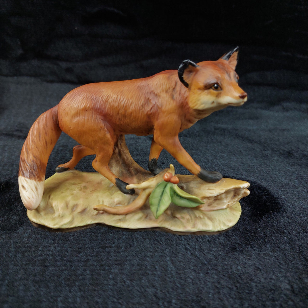Maruri Good Fox Red Figurine Porcelain Wildlife 6" Long Hand Painted Woodland Sc0