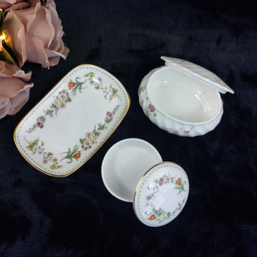 Wedgwood Bone China Pin Dish & Trinket Box Set   England  Floral Gold Rim   0