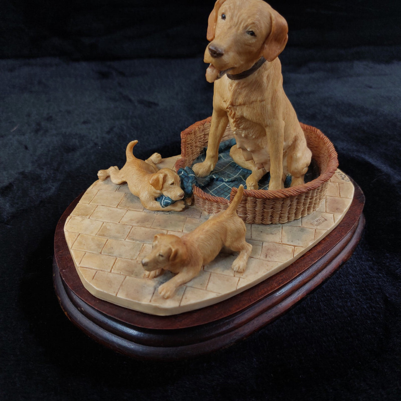 Border Arts Fine Golden Labrador & Pups signed D.Geenty 1980 decor bookshelf.6