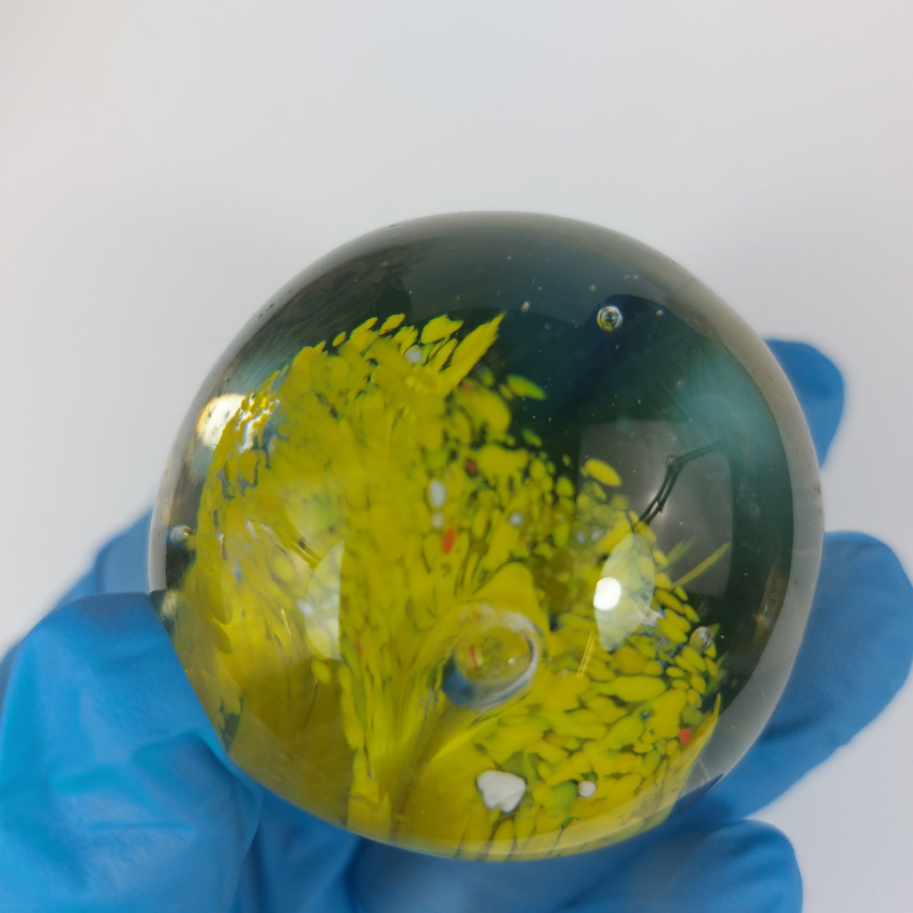Art Glass Paperweight –Vintage White & Yellow Flowers with Bubbles Ornament deco5