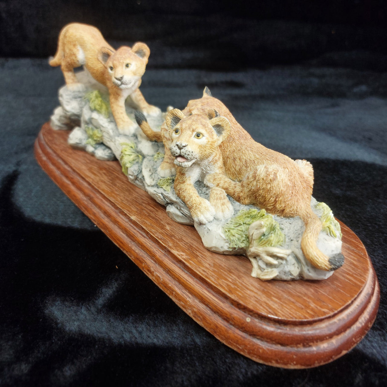 Border Arts Fine 1999 Lion Cubs Figurine BFA Scotland Hand Painted (Broken Ear).10