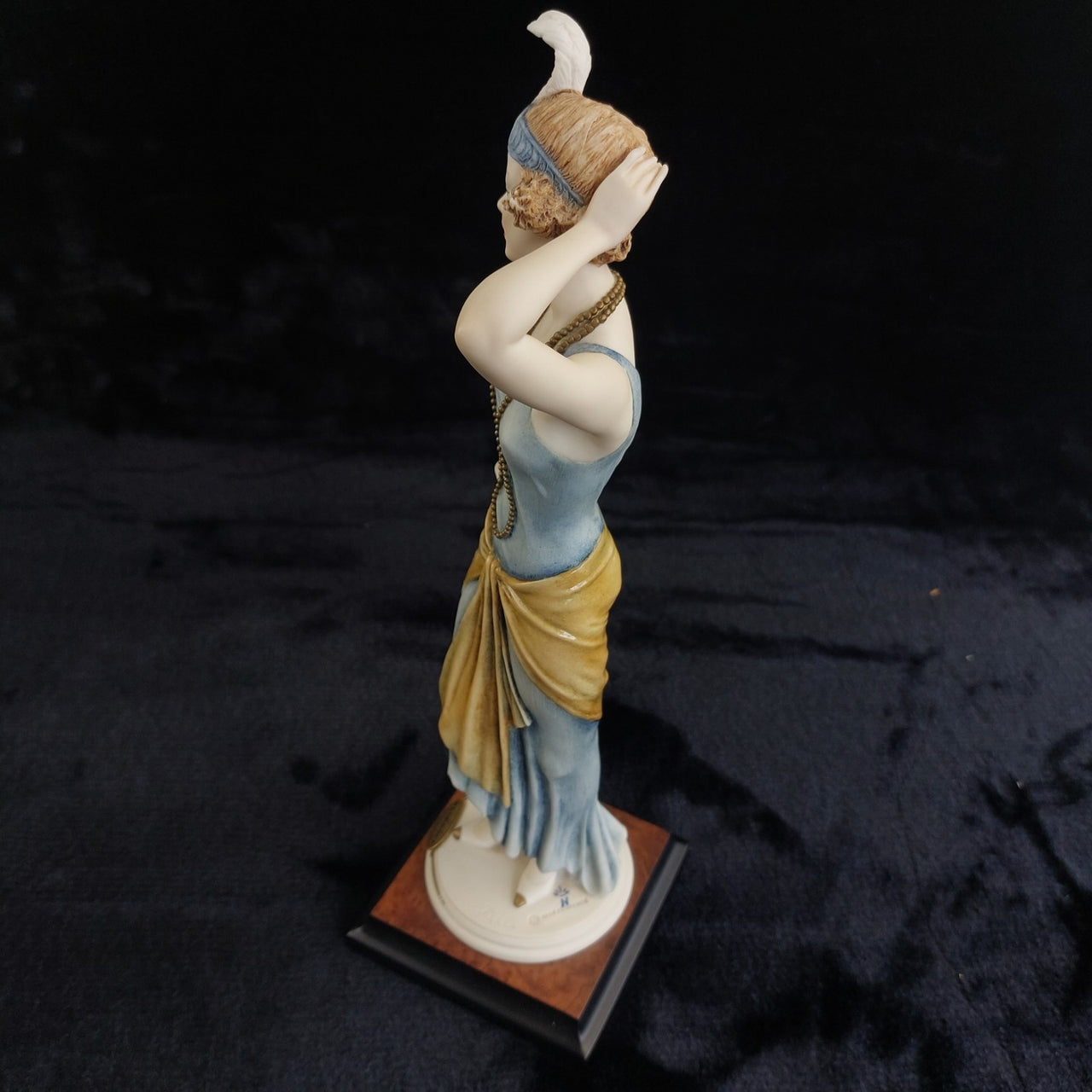 Florence Regine Figurine Armani Damina con Collana Italy 13" decor luxury9