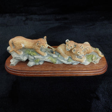 Border Fine Arts 1999 Lion Cubs Figurine – BFA Scotland , One Ear Is Broken1