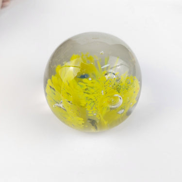 Art Glass Paperweight Vintage White & Yellow Flowers with Bubbles Ornament decor1