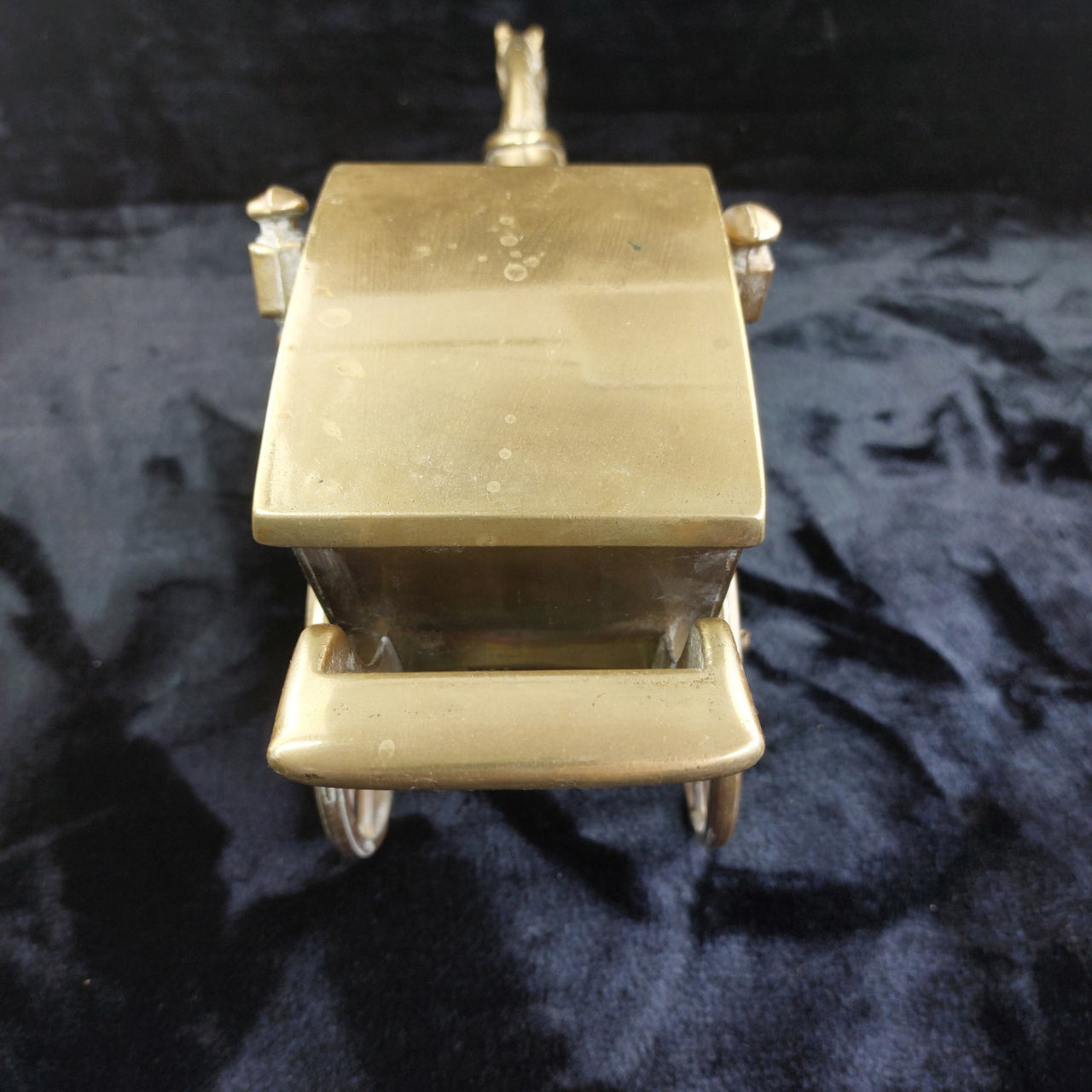 A large antique brass, Big horse with cab. 4.5 Kg Nicely sculpted and cast. gift17