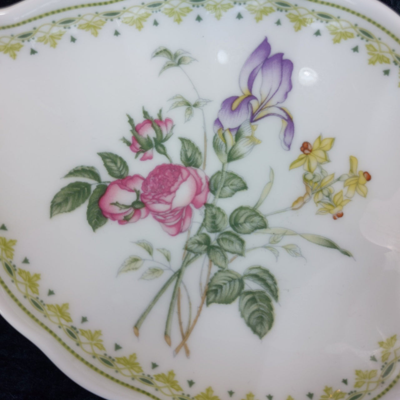 Vintage Royal Doulton Camilla Fine Bone China Leaf Trinket Dish 1990 England7