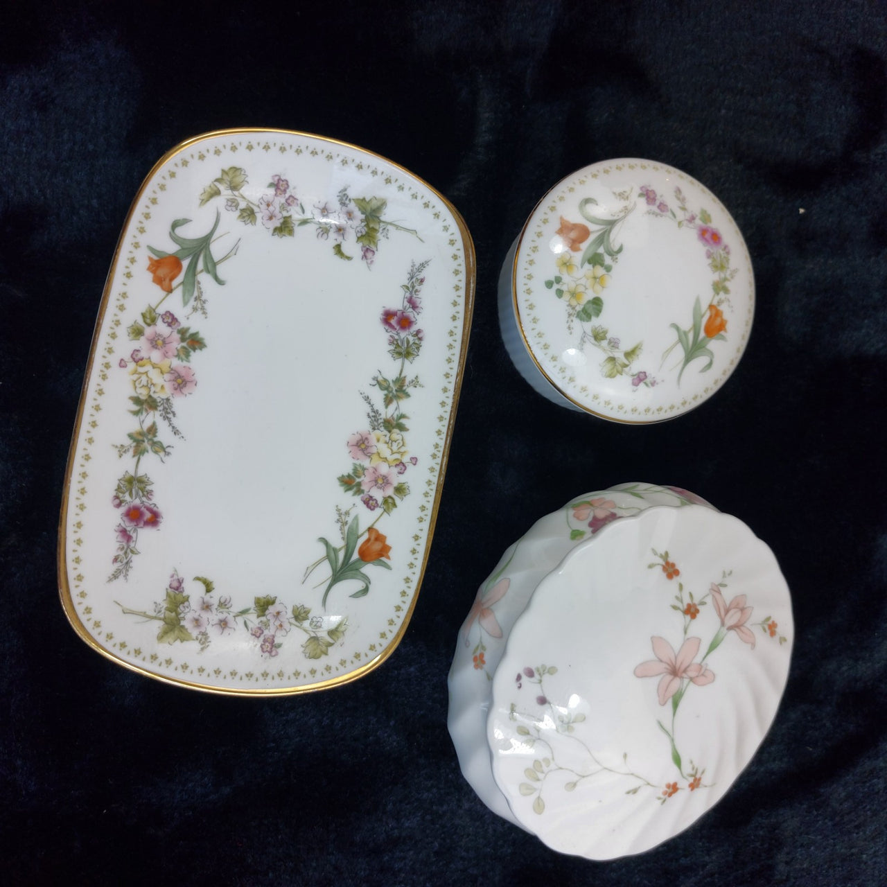 Wedgwood Bone China Pin Dish & Trinket Box Set England - Floral Gold Vintage Rim7
