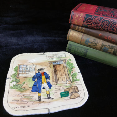 Alfred Meakin Dickens Characters Plate  The Blue Boar Scene  –Tony Weller  0