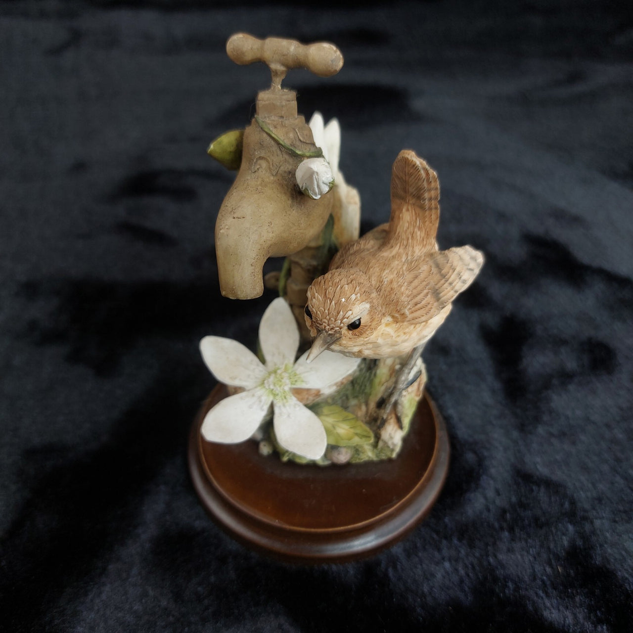 Border Arts Fine Wren On Garden Tap Hand Painted Bird Figurine see the pics.6
