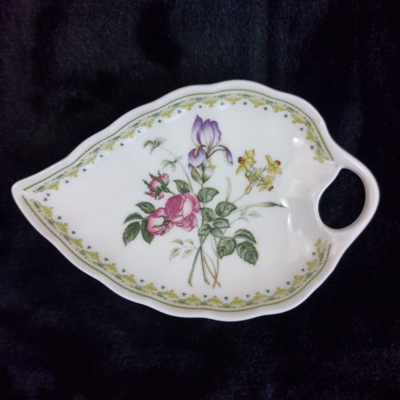 Vintage Royal Doulton Camilla Fine Bone China Leaf Trinket Dish 1990 England4