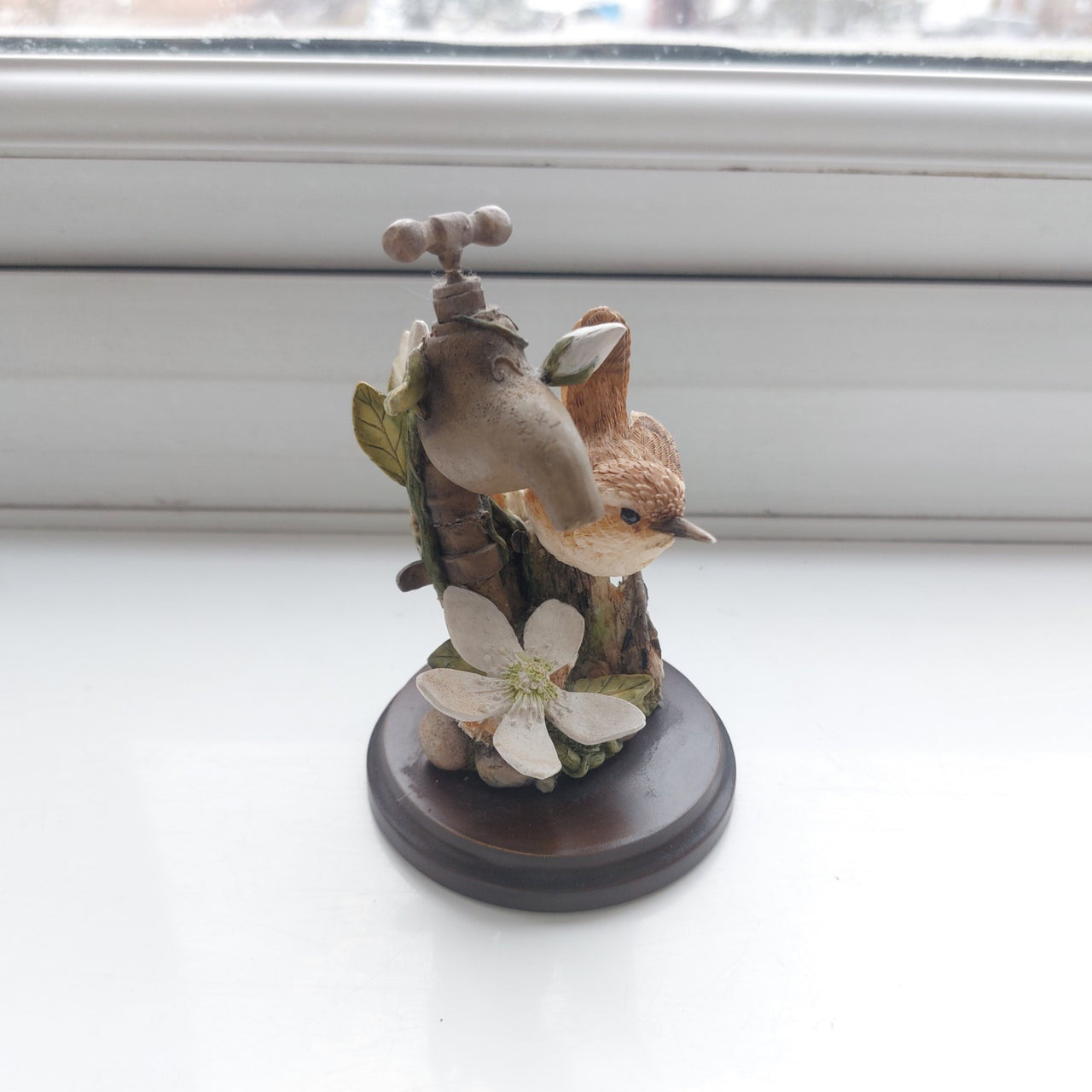 Border Arts Fine Wren On Garden Tap Hand Painted Bird Figurine see the pics.16