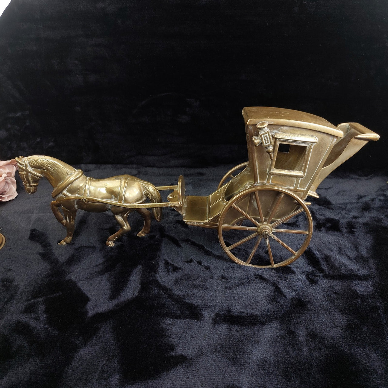 A large antique brass, Big horse with cab. 4.5 Kg Nicely sculpted and cast. gift3