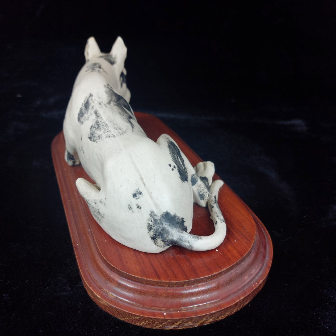 RARE Vintage White & Black Ceramic Figurine Dog   Husky Shepherd on Wooden Base10