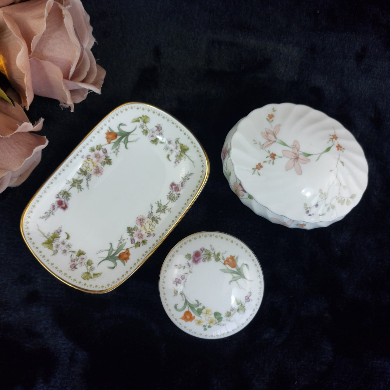 Wedgwood Bone China Pin Dish & Trinket Box Set England - Floral Gold Vintage Rim2
