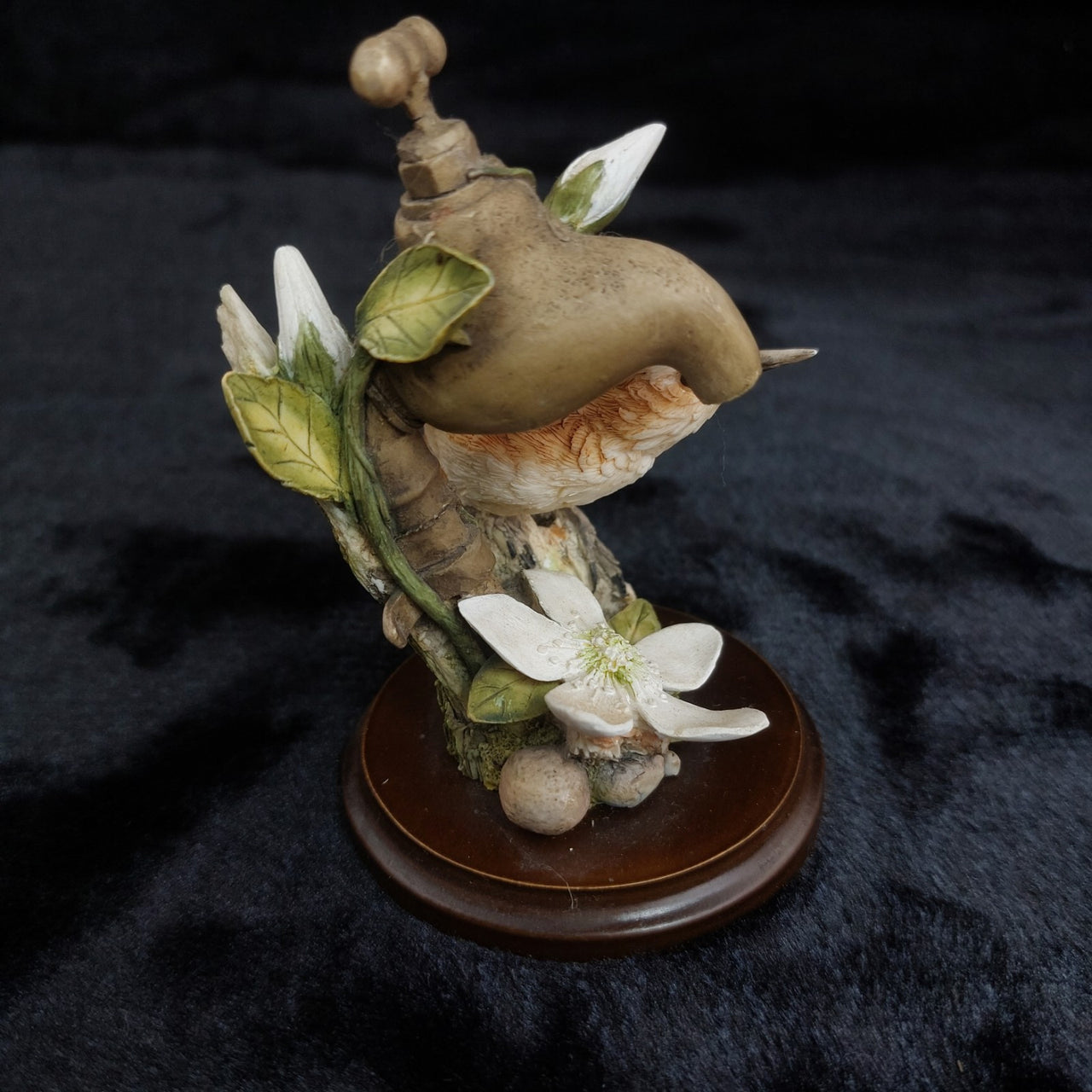 Border Arts Fine Wren On Garden Tap Hand Painted Bird Figurine see the pics.5