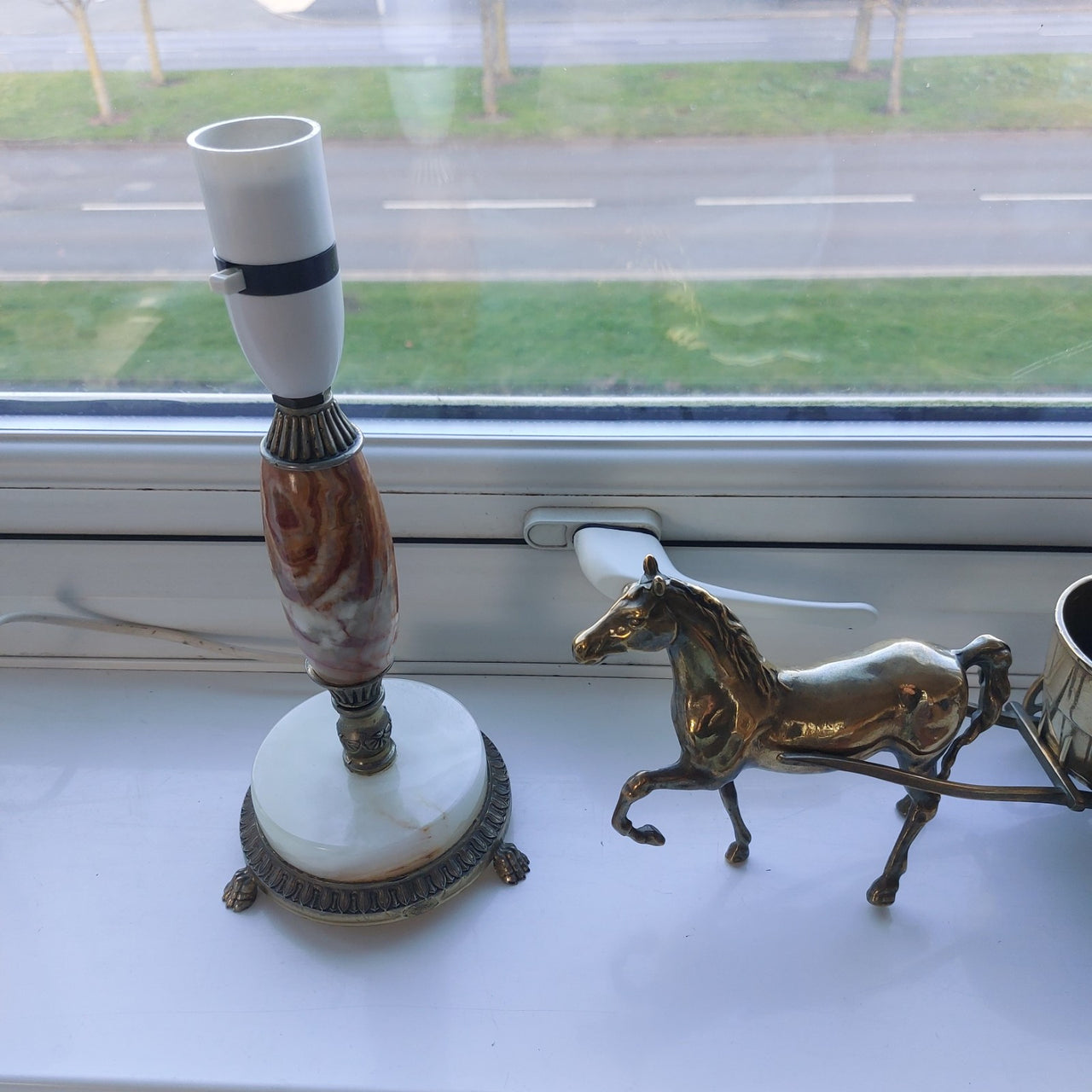 Vintage Marble Brass & Table Lamp – Ornate Onyx Base – Working Condition Display9