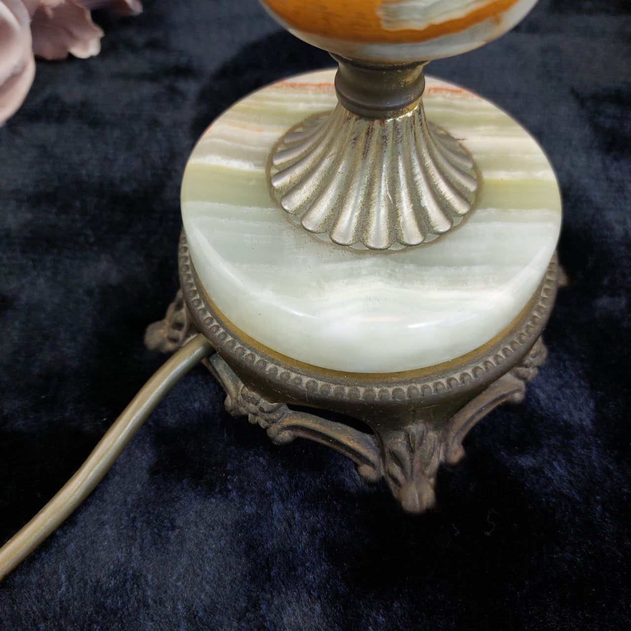 Vintage Onyx & Brass Table Lamp with Ornate Claw Foot Base Working Condition7