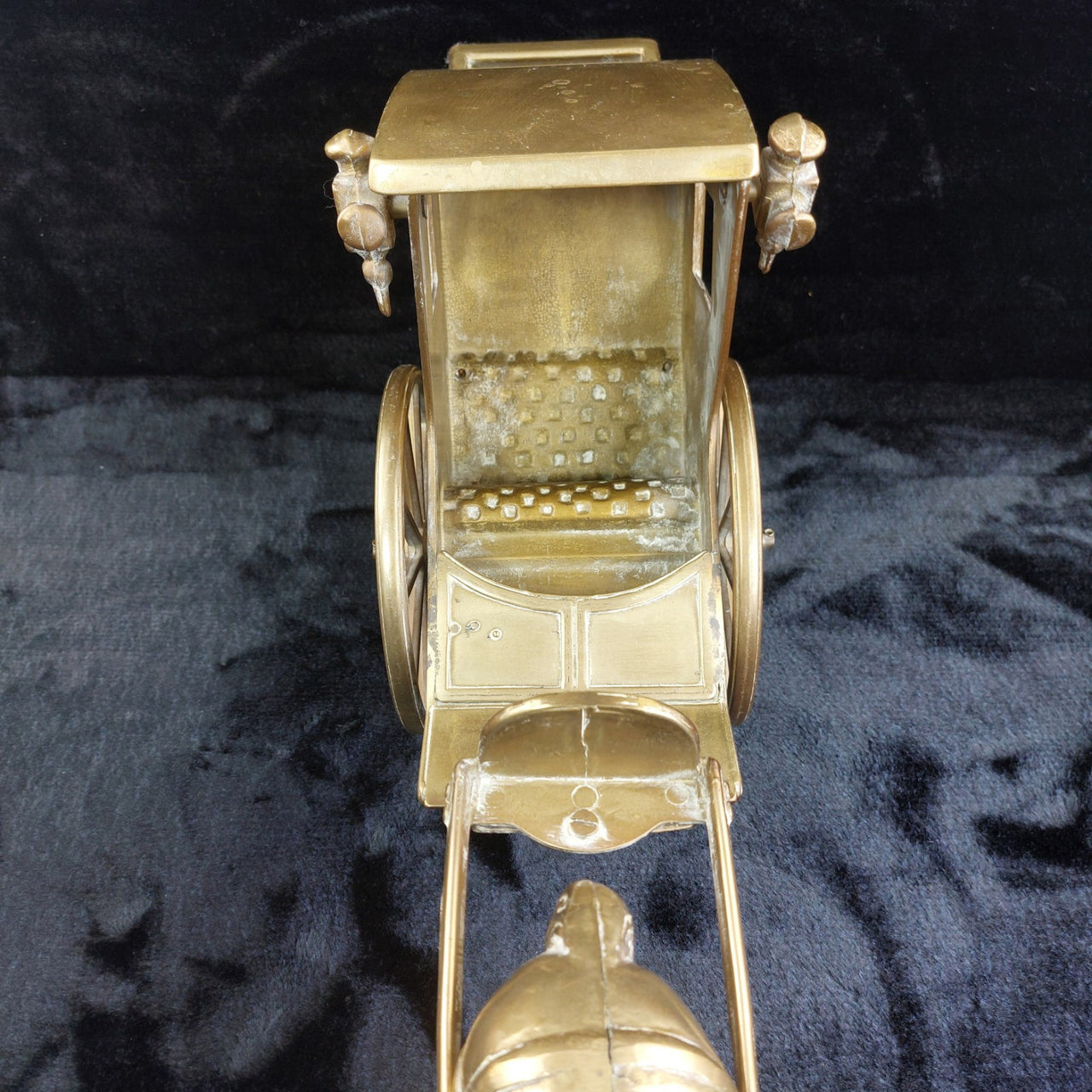 A large antique brass, Big horse with cab. 4.5 Kg Nicely sculpted and cast. gift10